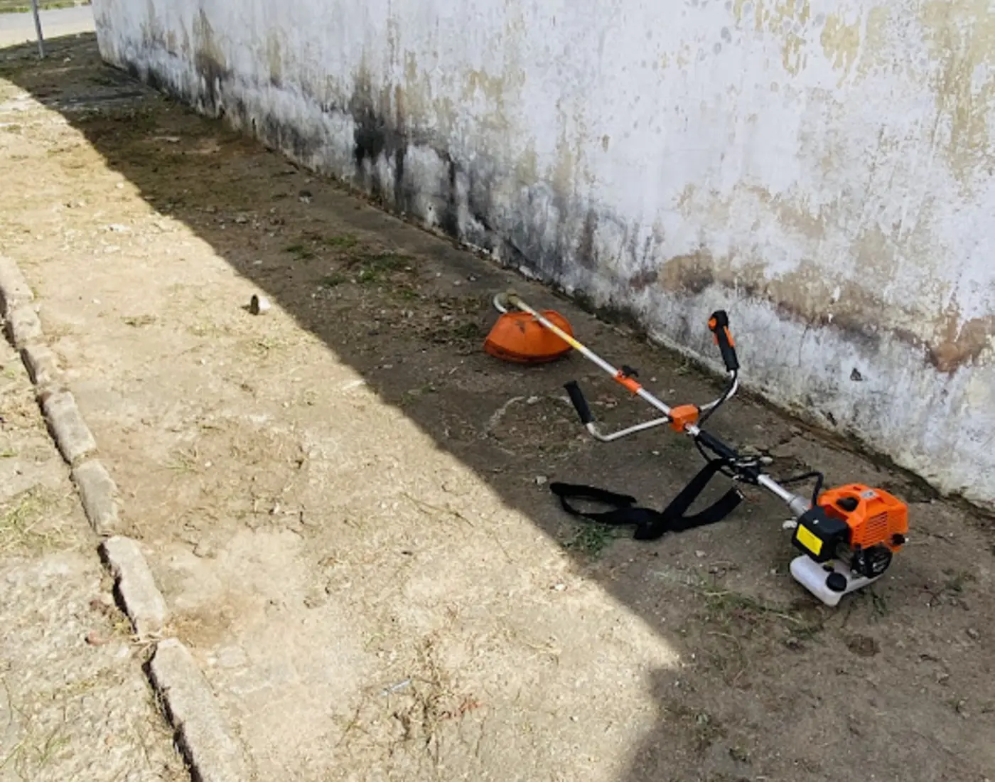 Calçada após serviço de limpeza